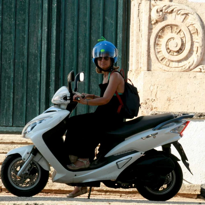 052_SB2MOTO2.jpg